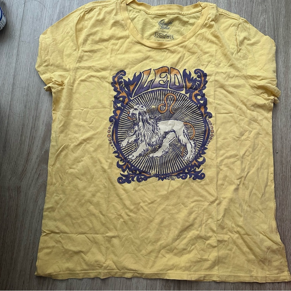 Leo Midnight rider Graphic Crewneck T-Shirt - Yellow sz XL